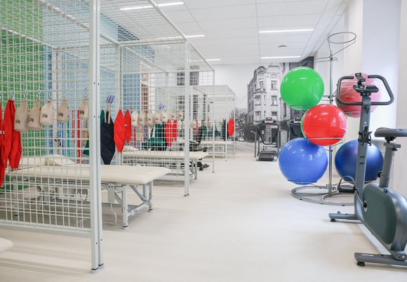 Łódź. Bezpłatna rehabilitacja dla seniorów w Łodzi. Jak zapisać się na zabiegi w MCM Górna?