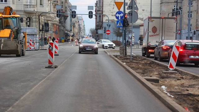Remont Struga dobiega końca. Jest już asfalt, kiedy skończą chodniki? [ZDJĘCIA]