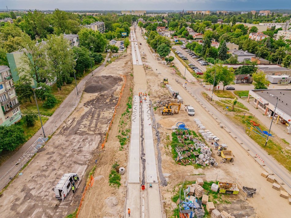 Łódź. Remont Śmigłego-Rydza w Łodzi. Widać fundamenty pod nowe torowisko