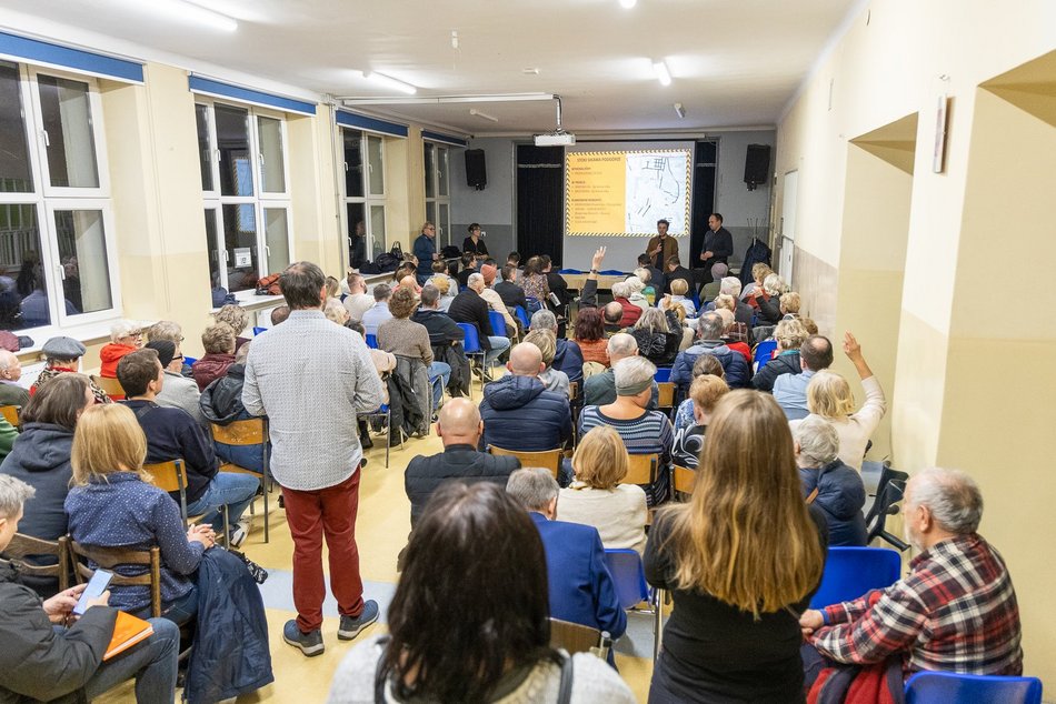 Łódź. Remonty dróg na Stokach w Łodzi. Duża frekwencja na spotkaniu z mieszkańcami