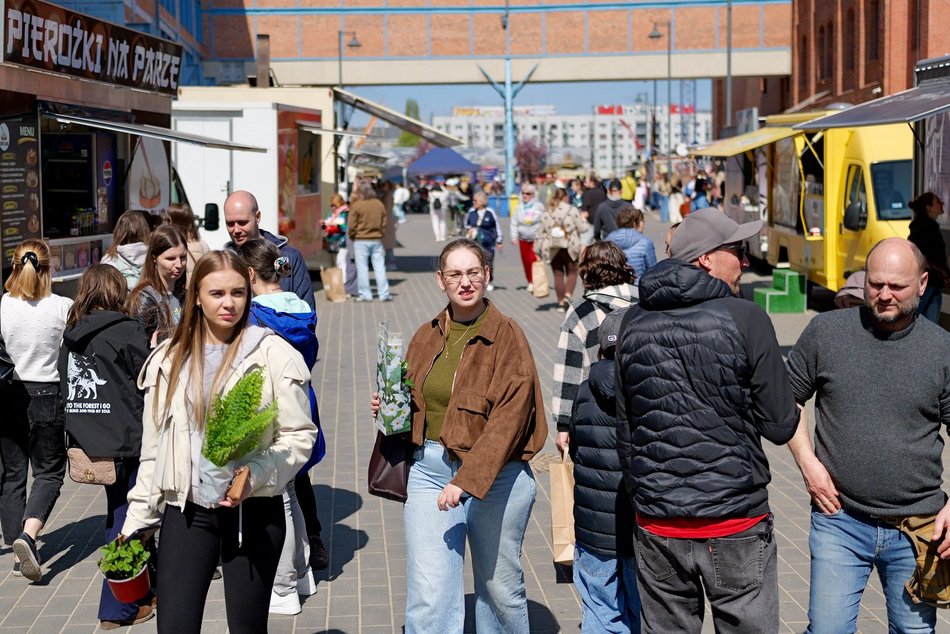 Łódź. Zlot food trucków w EC1 Łódź. Nie chce Ci się gotować? Koniecznie tam zajrzyj!