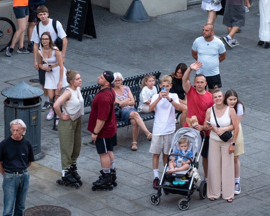 Łódź. Techno z okna Urzędu Miasta Łodzi. Rozgrzewka przed Paradą Wolności 2025!