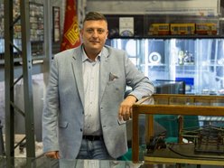 Łódź. Uratował tramwaj, który robił za... altankę. Poznaj historię Tomasza Adamkiewicza