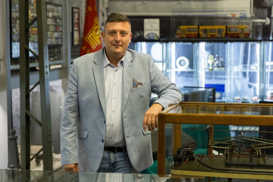 Łódź. Uratował tramwaj, który robił za... altankę. Poznaj historię Tomasza Adamkiewicza