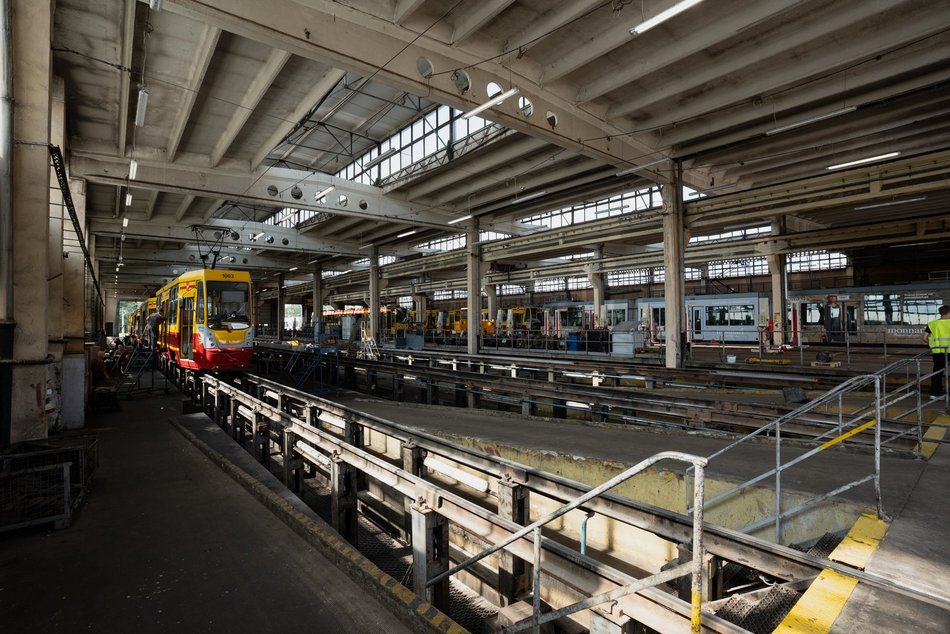 Łódź. 602. Urodziny Łodzi dla fanów tramwajów. Zwiedzanie zajezdni i zabytkowe pojazdy
