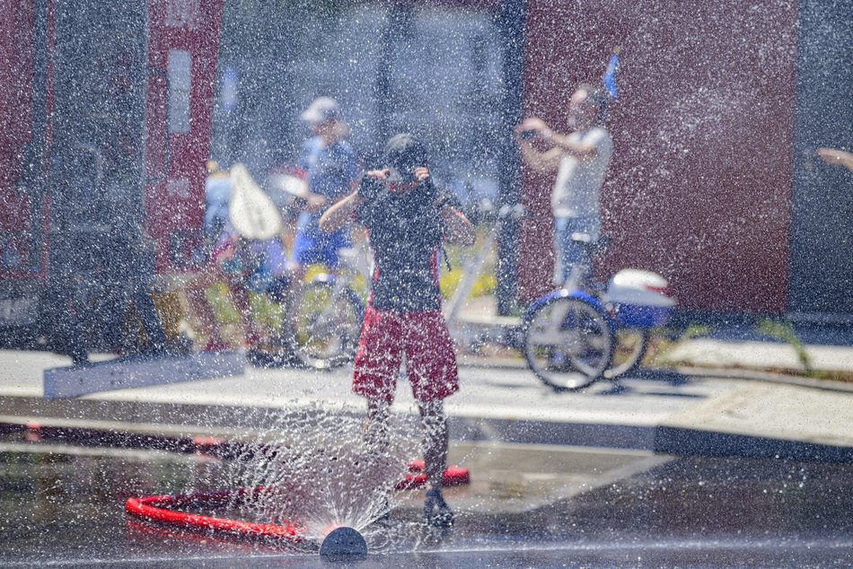 Łódź. Piknik otwarcia Szczecińskiej w Łodzi wielkim hitem. Tłumy łodzian bawią się świetnie