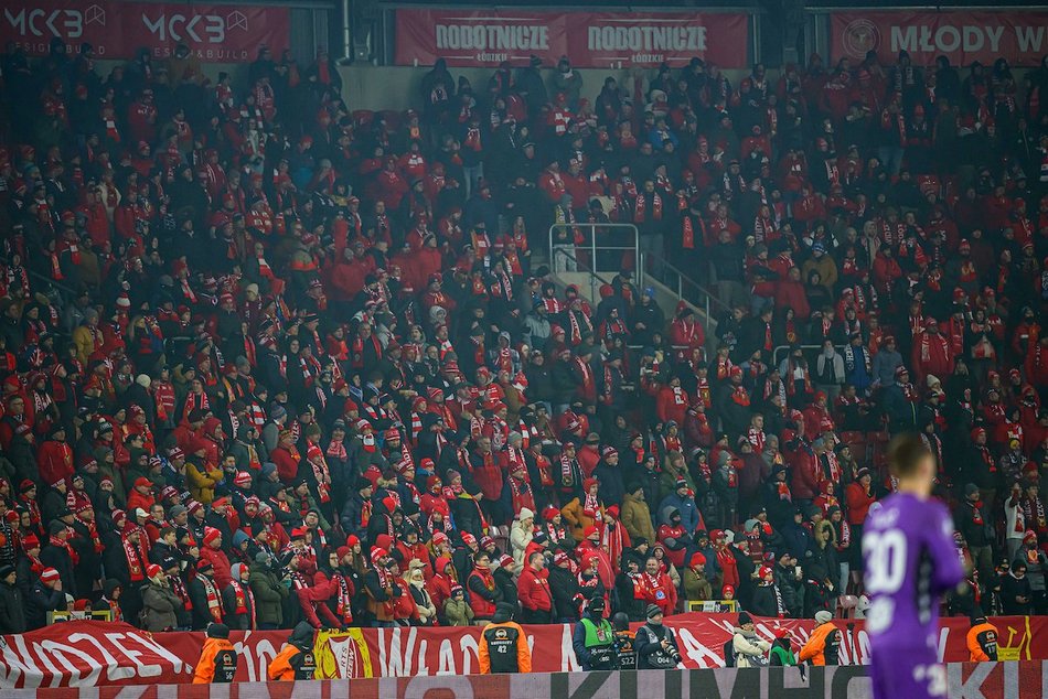 Łódź. Kibice na meczu Widzewa Łódź z Koroną Kielce