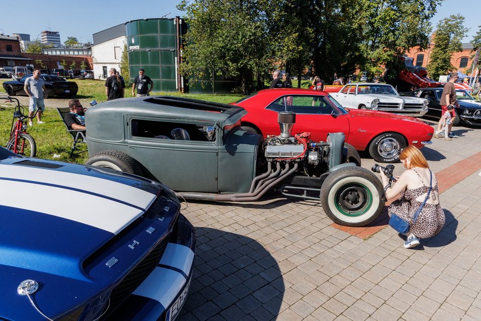Łódź. Zlot amerykańskich samochodów w Łodzi. Prawdziwe perły motoryzacji