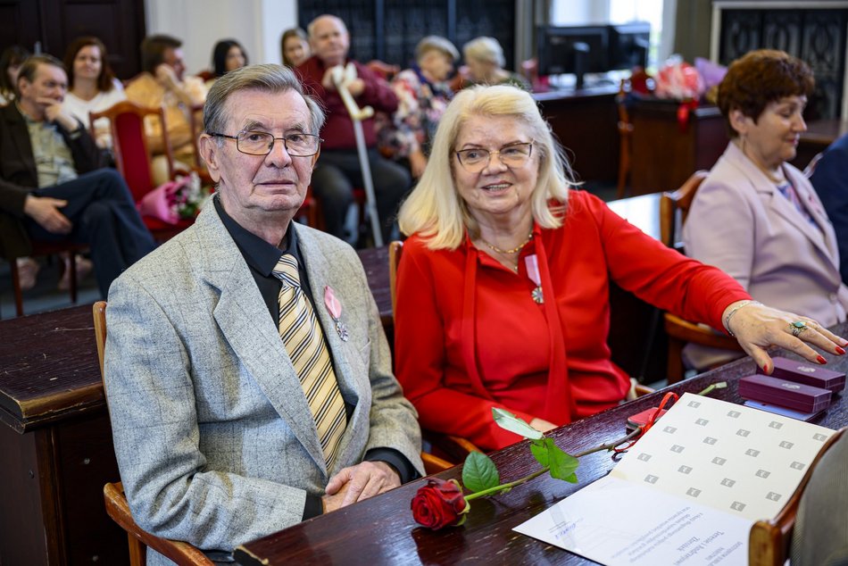 Łódź. Medale za długoletnie pożycie małżeńskie. To się nazywa wielka miłość!
