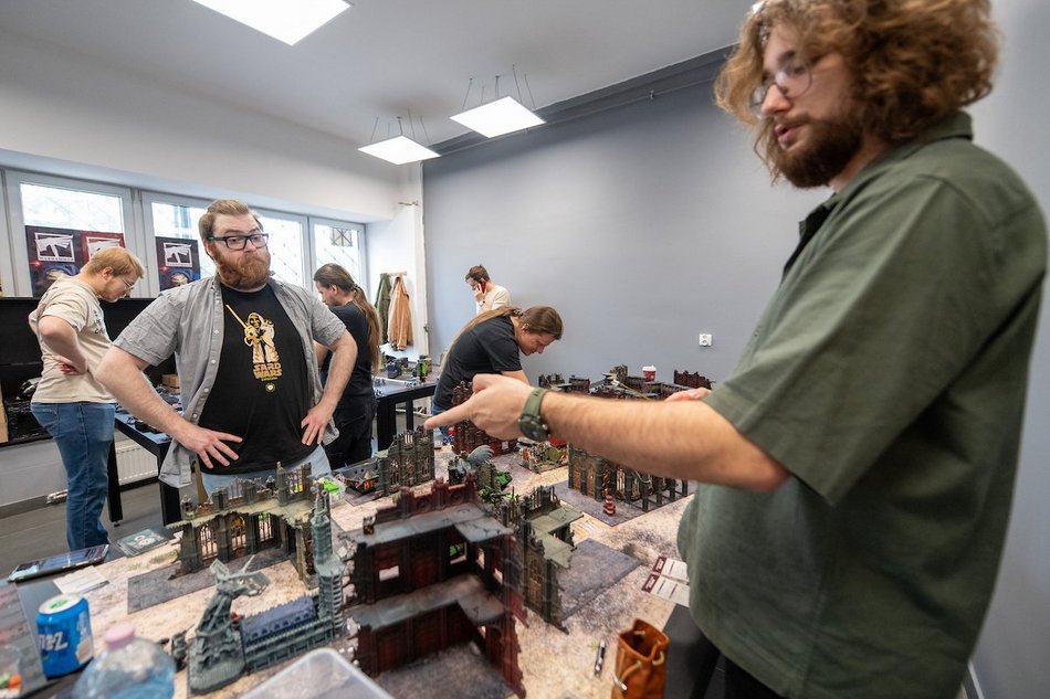 Łódź. Jego pasja przyciąga fanów Warhammera i… Henry’ego Cavilla!