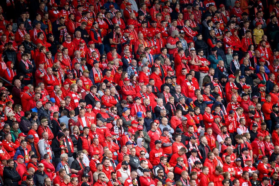 Łódź. Kibice na meczu Widzewa Łódź z Rakowem Częstochowa