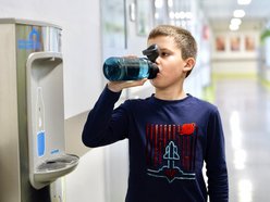 Zdroje z wodą w kolejnych szkołach w Łodzi! To prawdziwa nauka ekologii