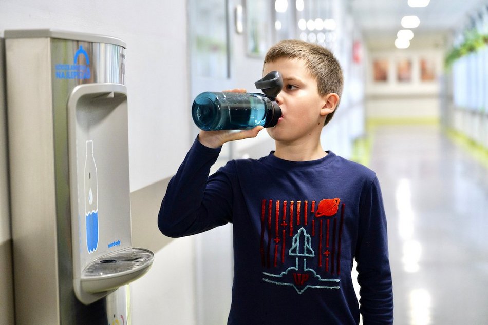 Zdroje z wodą w kolejnych szkołach w Łodzi! To prawdziwa nauka ekologii