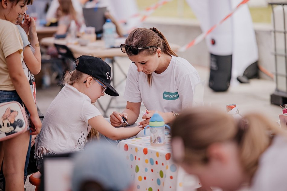 Łódź. Miejski Dzień Dziecka 2025 w Łodzi. Majka Jeżowska, dmuchańce i pokazy [ZDJĘCIA]