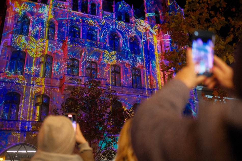 TOP 25 zdjęć z pierwszego dnia Light Move Festival 2025 Łódź. W sam raz na tapetę!