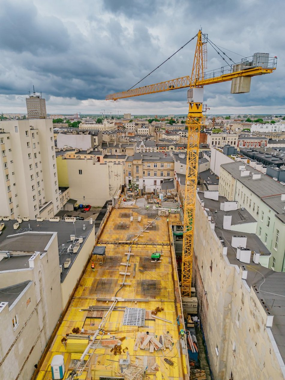 Łódź. Budowa parkingów wielopoziomowych w Łodzi. Zobacz, jak powstają kolejne piętra!