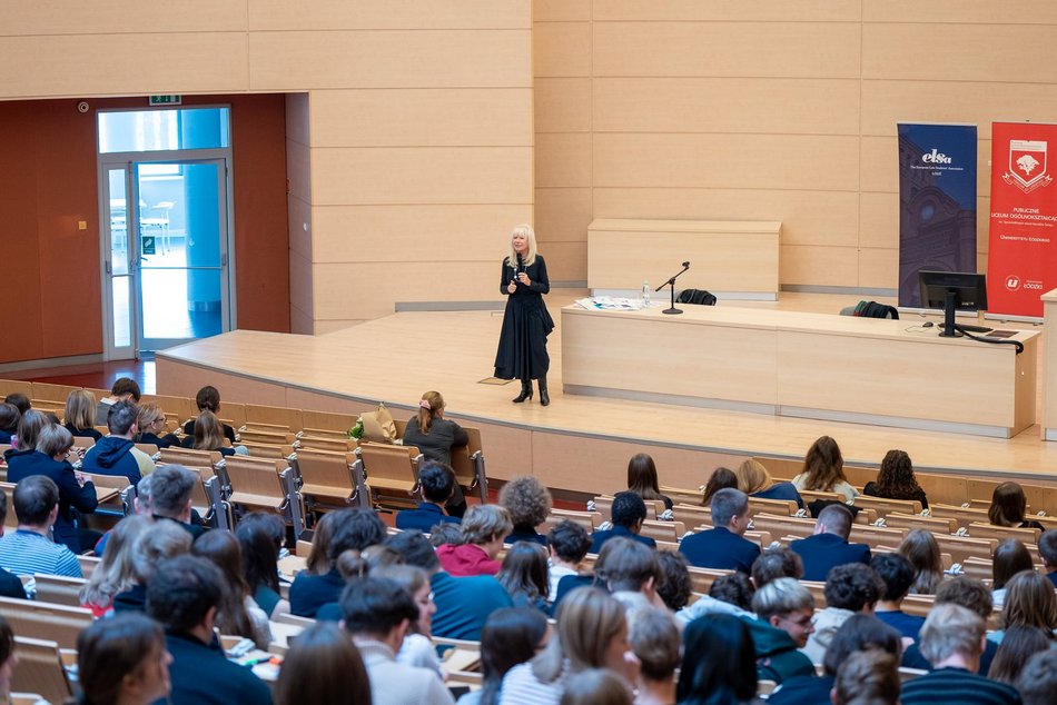 Łódź. Anna Maria Wesołowska na Uniwersytecie Łódzkim. Aula WPiA pękała w szwach