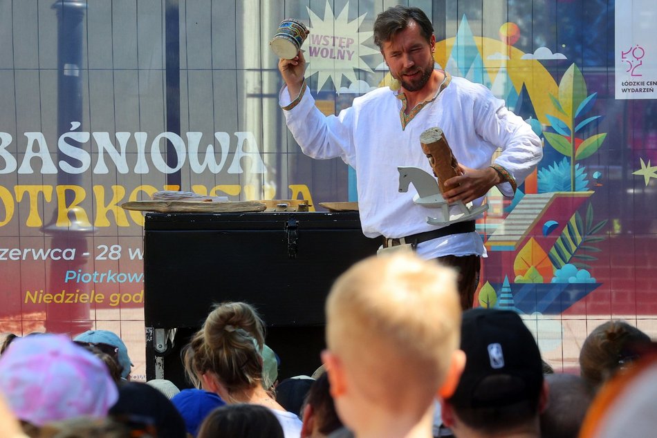 Baśniowa Piotrkowska w Pasażu Róży skradła uwagę dzieci. Tłumy na spektaklu