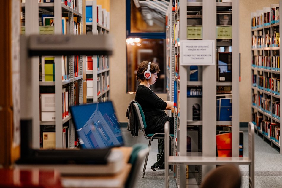 Łódź. Biblioteka Uniwersytetu Łódzkiego otwarta do północy. Na naukę nigdy nie jest za późno!