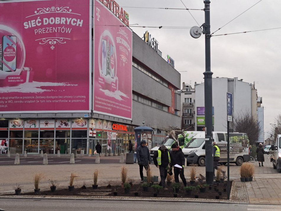 Znika beton przy jednorożcu w centrum Łodzi