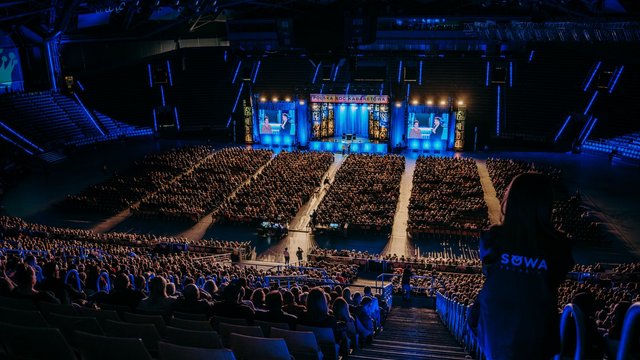 Polska Noc Kabaretowa w Łodzi. Prawdziwa uczta humoru i tłumy w Atlas Arenie [ZDJĘCIA]