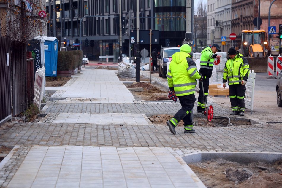 Remont Struga dobiega końca. Jest już asfalt, kiedy skończą chodniki?