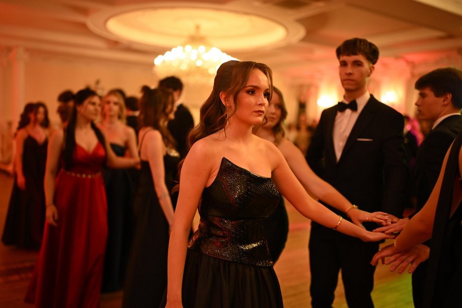 Studniówka III LO w Łodzi. Szyk i elegancja w Białym Pałacu