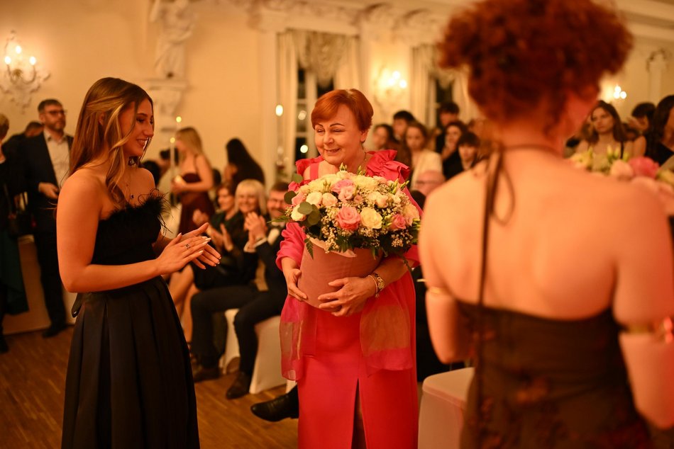 Studniówka III LO w Łodzi. Szyk i elegancja w Białym Pałacu