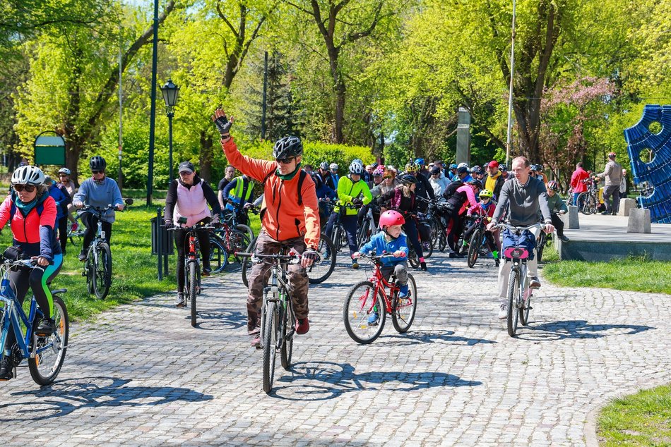 Łódź. Pierwsza wycieczka rowerowa Zielonej Łodzi w 2025 roku. Co za frekwencja!