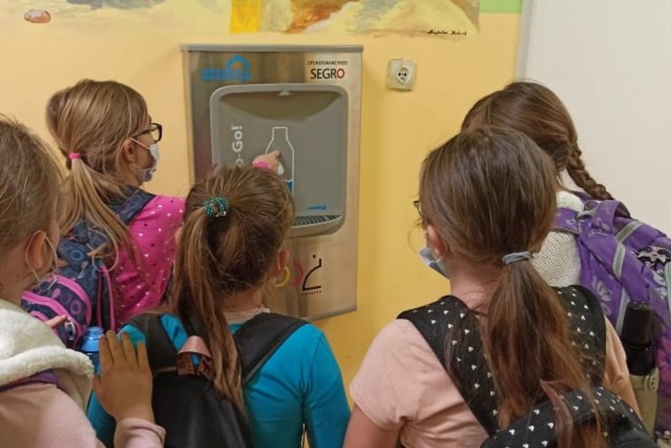 Dystrybutory wody w szkołach w Łodzi