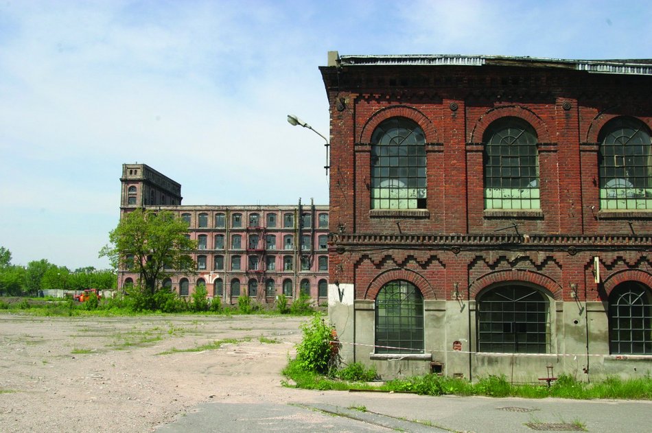 Manufaktura przed i po rewitalizacji