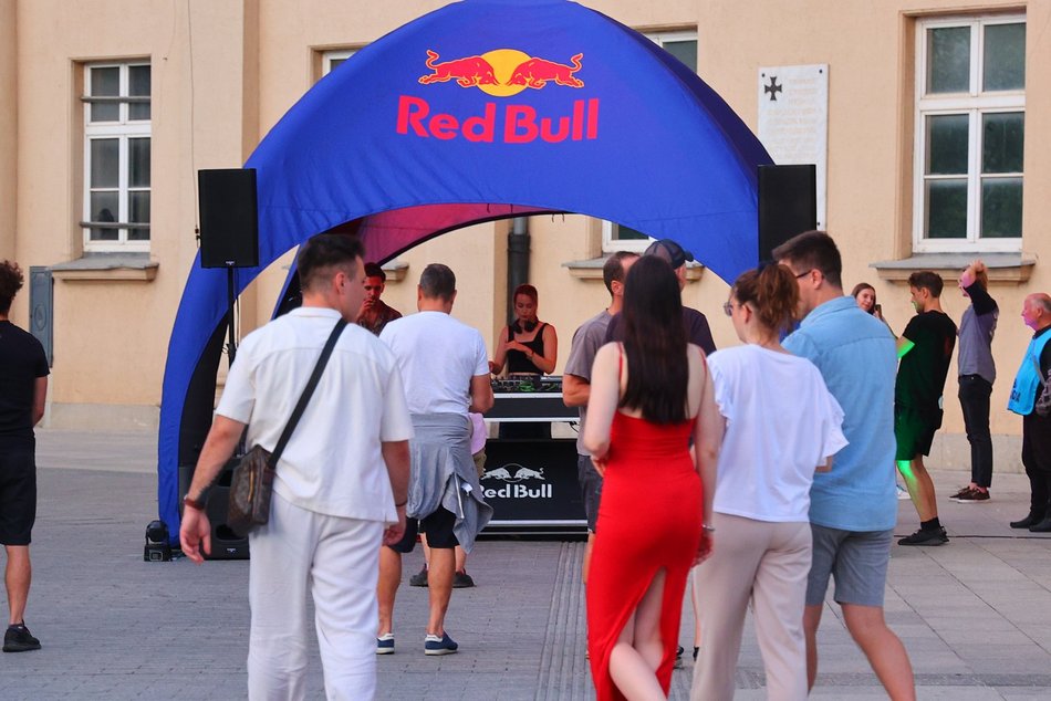 Pierwszy dzień 602. Urodzin Łodzi. Technobus, DJ na placu Wolności i impreza przy Stajni Jednorożców!