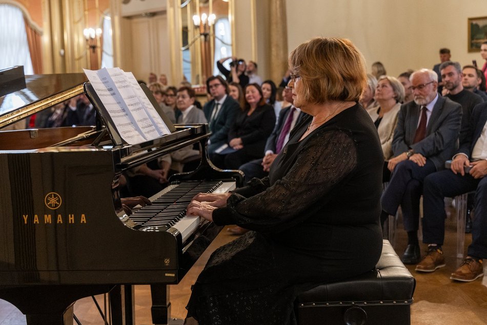 Łódź. Stypendia dla wybitnych uczniów z Łodzi i regionu przyznane. Nagrodzeni także nauczyciele