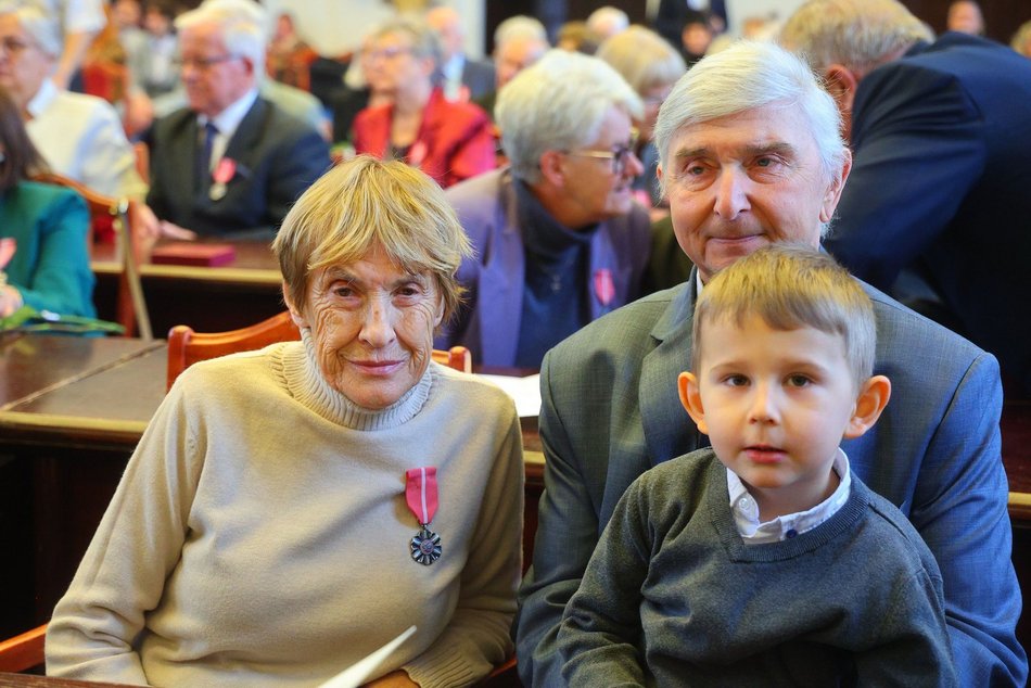 Łódź. Medale za długoletnie pożycie małżeńskie. Rekordziści są razem od 66 lat!