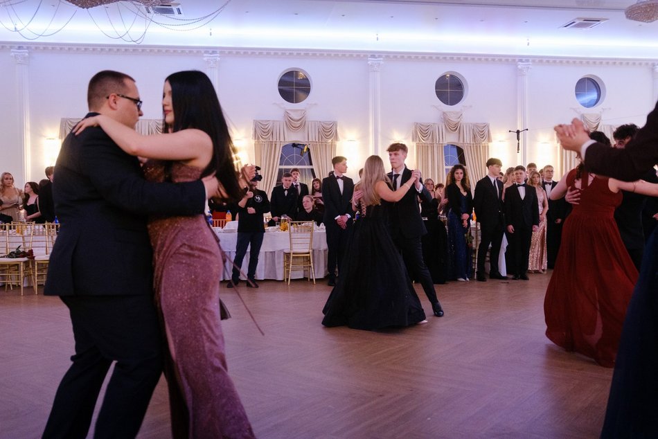 Studniówka XV w Łodzi. Niezapomniane chwile i piękne wspomnienia