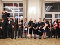 Łódź. Studniówka II LO w Łodzi. Wspaniali maturzyści świętowali w Pałacu Skotniki