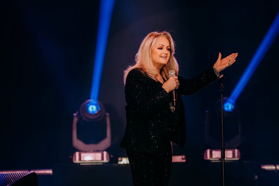 Łódź. Bonnie Tyler dała czadu w Sport Arenie w Łodzi! Nie byłeś? Zobacz!