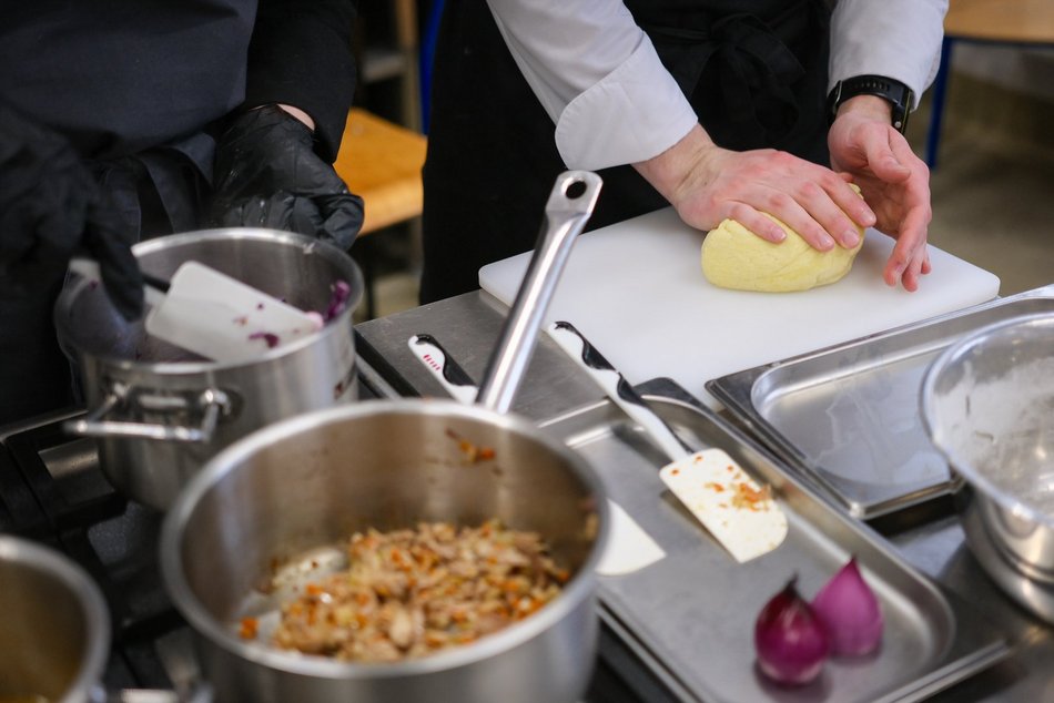 Łódź. Uczniowie Zespołu Szkoł Gastronomicznych w Łodzi