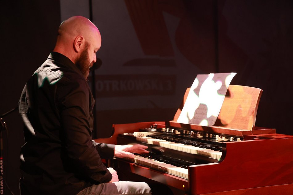 Łódź. Jazzowe wtorki w Łodzi. Witold Janiak Trio z interpretacją utworów Krzysztofa Komedy