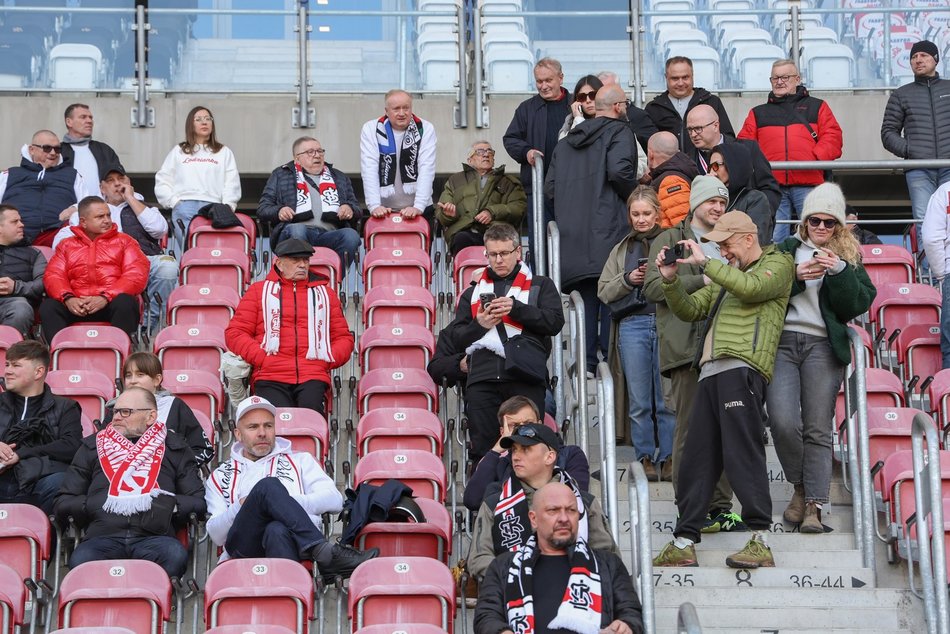 Łódź. Kibice na meczu ŁKS Łódź z Ruchem Chorzów. Byłeś/aś? Znajdź się w galerii!