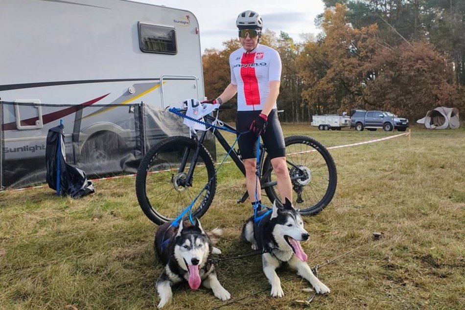 Łódź. Bieganie ma we krwi, a husky w sercu. Poznaj historię Bartłomieja Sobeckiego z Łodzi