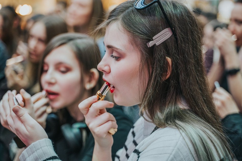 Łódź. Rekord malowania ust w Manufakturze w Łodzi pobity! Byłaś? Znajdź się na zdjęciach!
