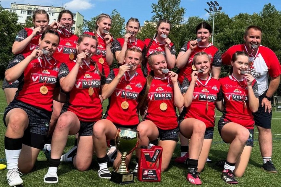 Łódź. Sukces rugbistek z Łodzi! Venol Atomówki ze srebrnymi medalami