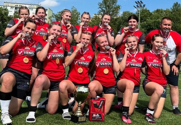 Łódź. Sukces rugbistek z Łodzi! Venol Atomówki ze srebrnymi medalami