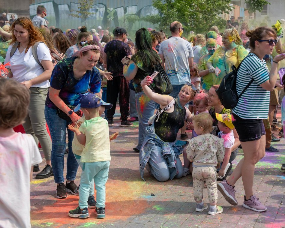 Łódź. Święto Kolorów w Ogrodach Geyera w Łodzi. Świetna zabawa i mnóstwo uśmiechu