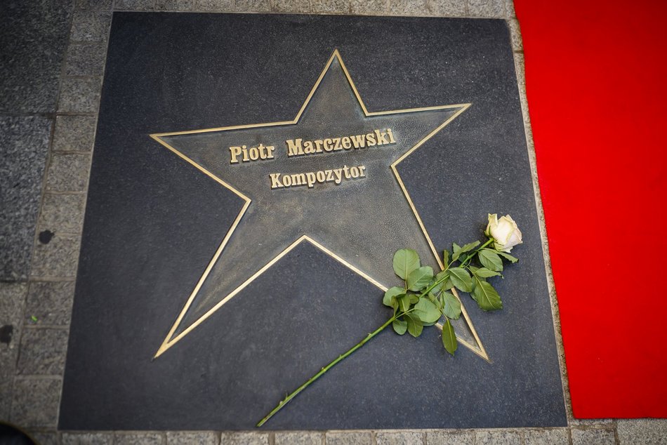 Piotr Marczewski w Alei Gwiazd na Piotrkowskiej w Łodzi. Kompozytor uhonorowany!