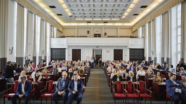 Nagrody dla nauczycieli i dyrektorów szkół w Łodzi. Łącznie ponad milion zł