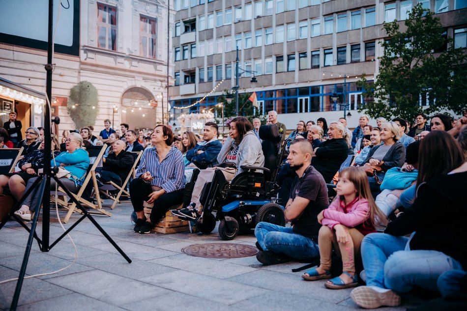 Stand-up w pasażu Schillera