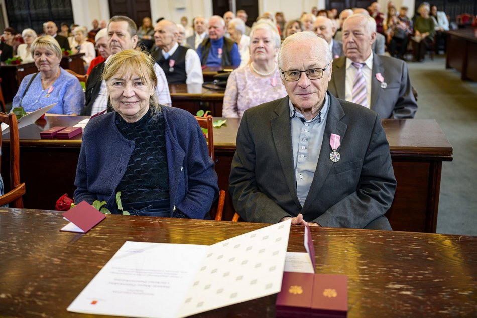 Łódź. Medale za długoletnie pożycie małżeńskie. To się nazywa wielka miłość!
