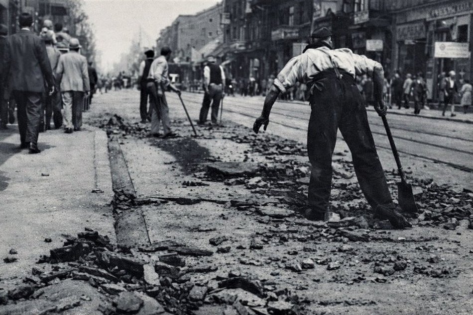 Łódź. Drogi w dawnej Łodzi. Z czego je budowano, jak je konserwowano i jakie stwarzały problemy?